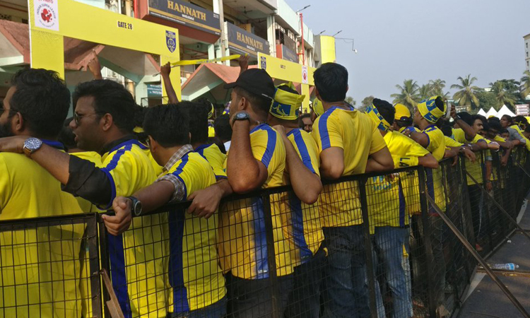 ടിക്കറ്റിനായി വീണ്ടും നെട്ടോട്ടം